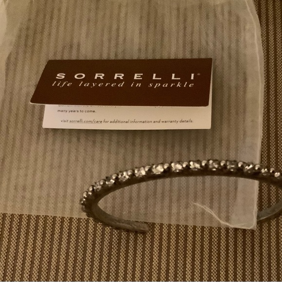Sorrelli cuff bracelet - Picture 2 of 5